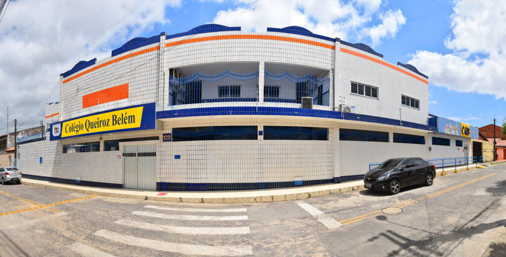 Entrada do Colégio Queiroz Belém