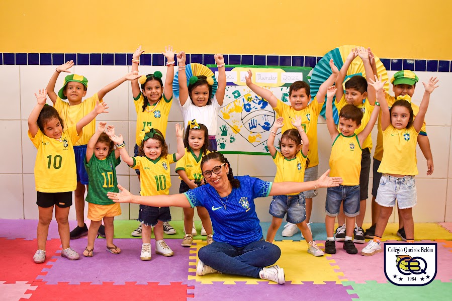 sti-brasil Alunos com as cores da bandeira brasileira STI