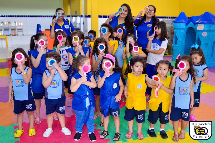 sti-img-vantagens2 Alunos e professores STI com lupas